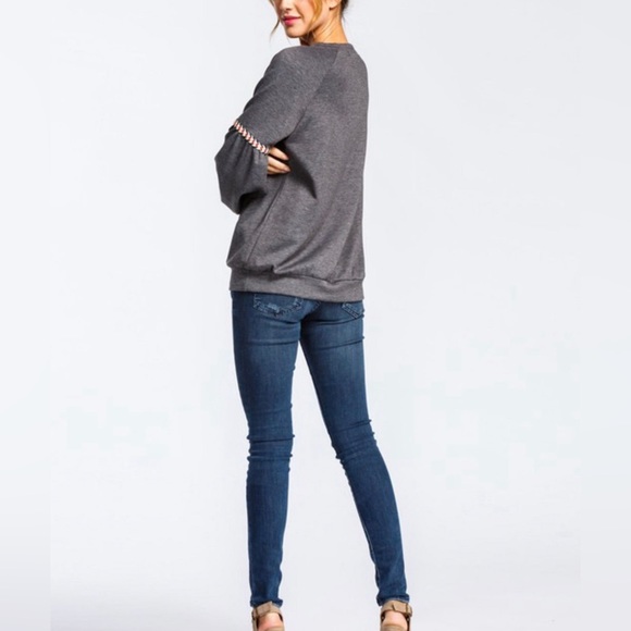 Laced Sleeves Sweatshirt - Picture 7 of 7